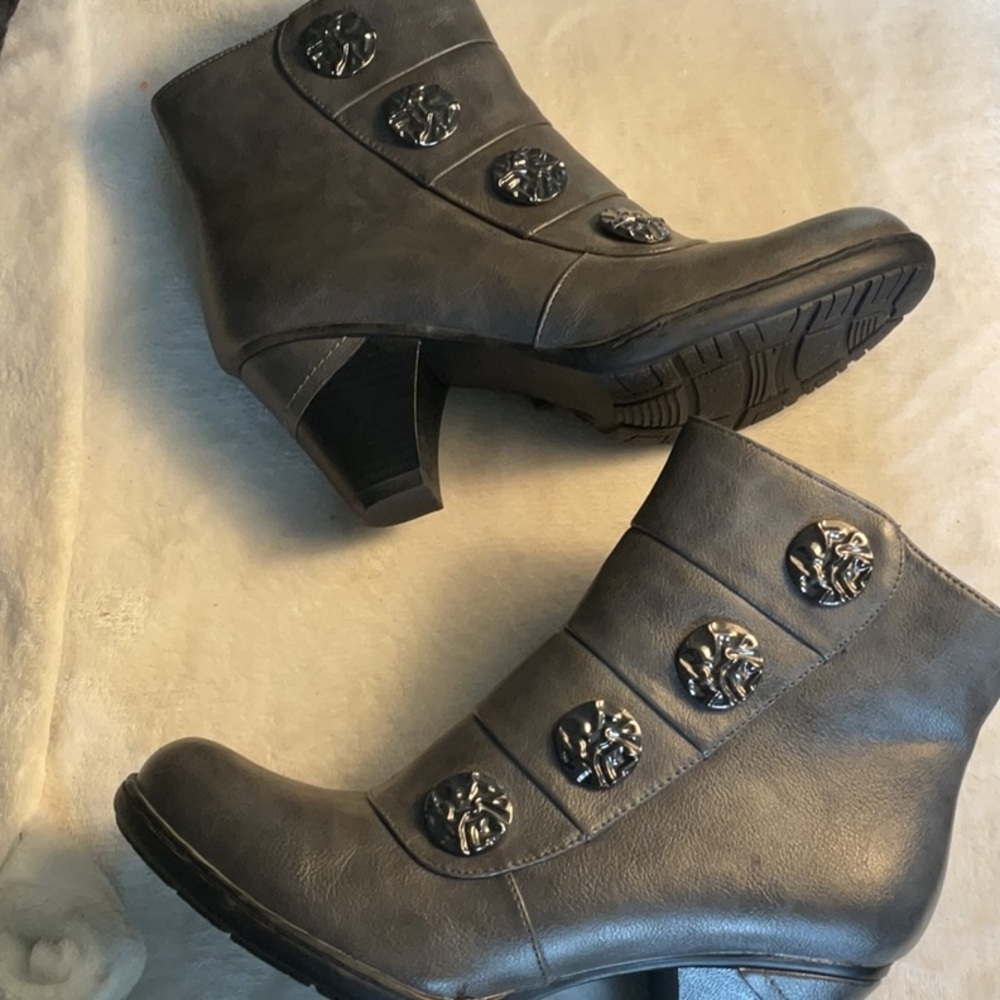 Charcoal Boots with Metallic Accents Sherpa lined